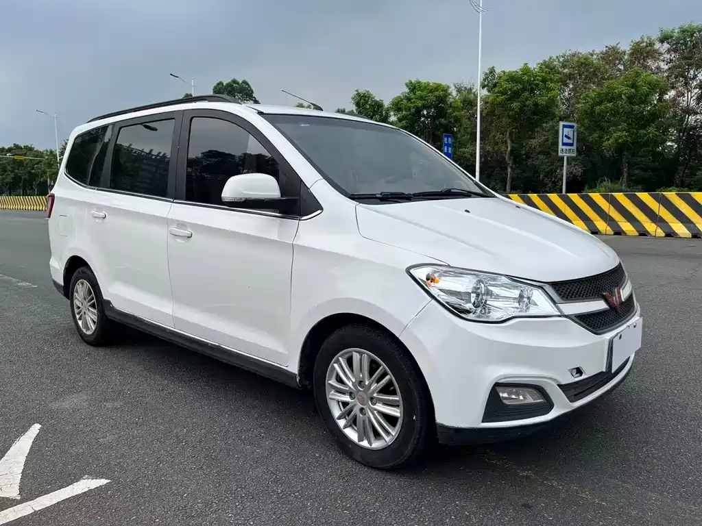 Wuling Hongguang 2016
