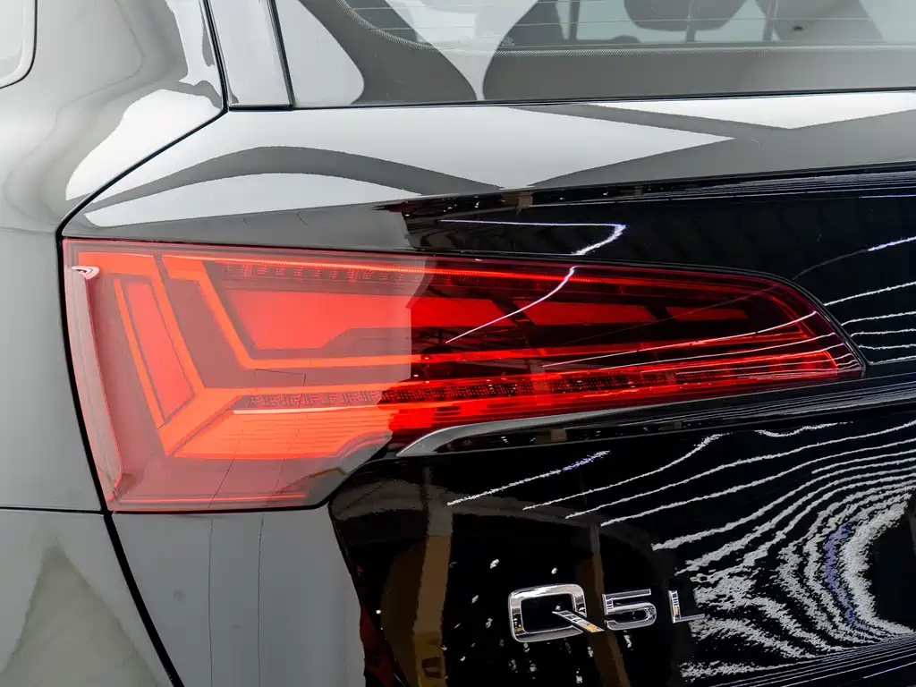 Audi Q5L 2023 — фото 21
