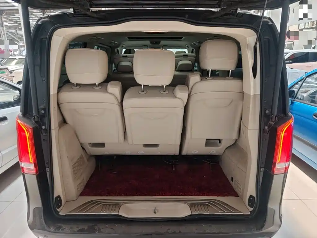 Mercedes-Benz V-Class 2022 — фото 19