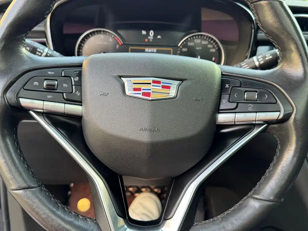 Cadillac XT6 2020 — фото 16