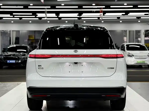 NIO ES8 2023