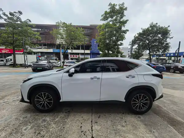Lexus NX 2026