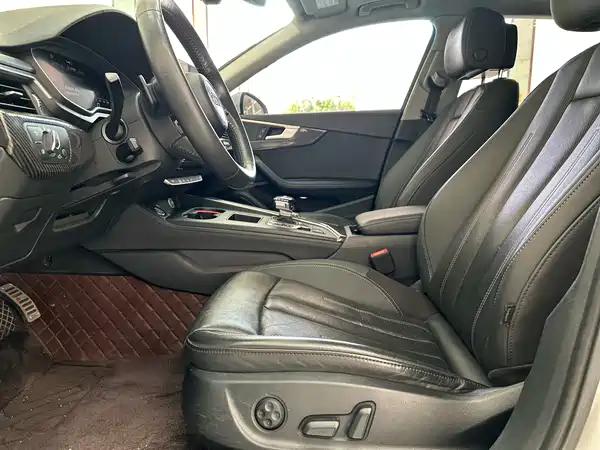 Audi A4L 2020