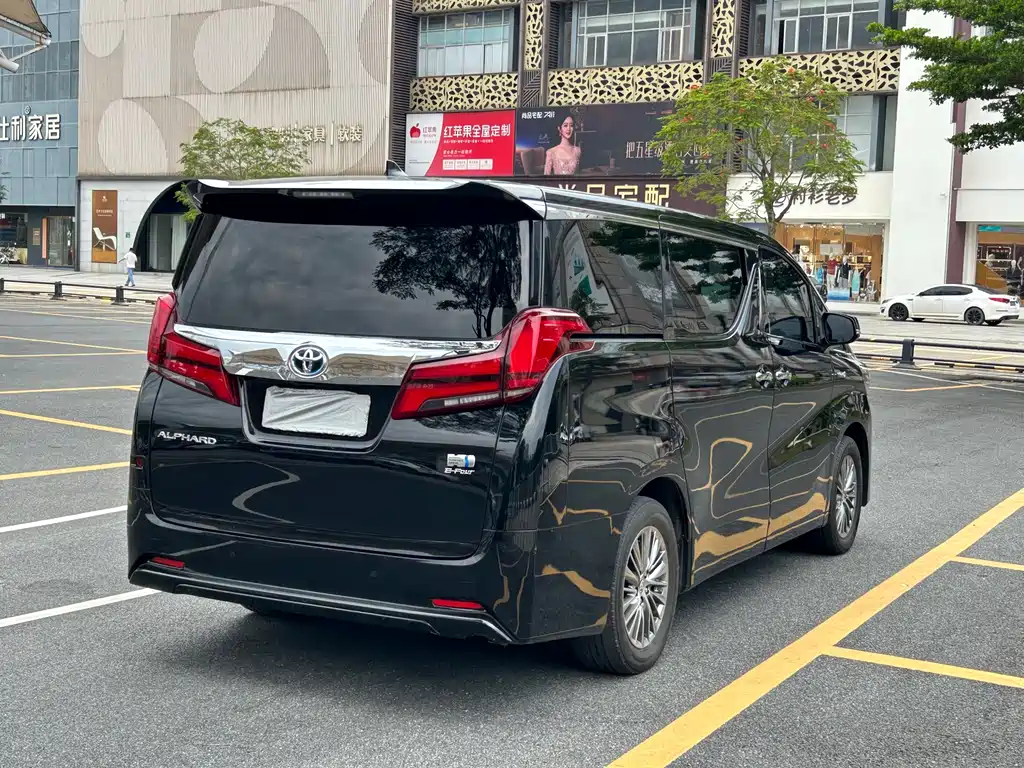 Toyota Alphard 2023 — фото 7