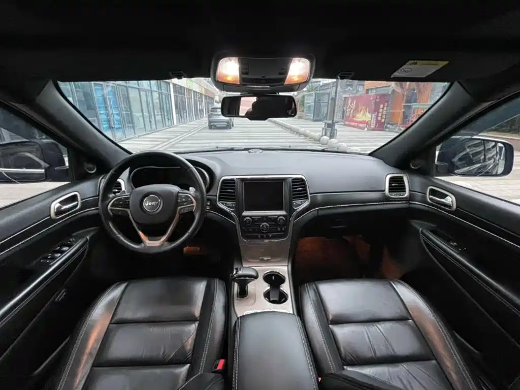 Jeep Grand Cherokee 2015 — фото 12