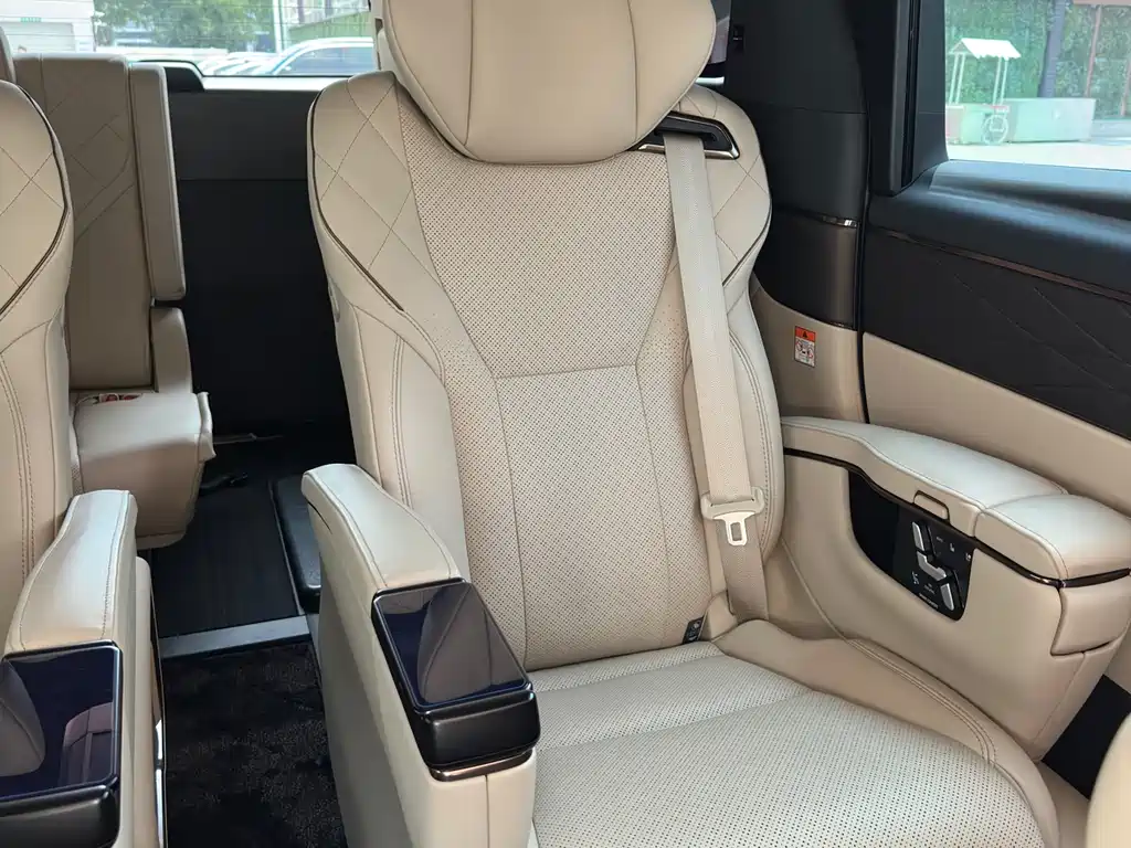 Toyota Vellfire 2024 — фото 26