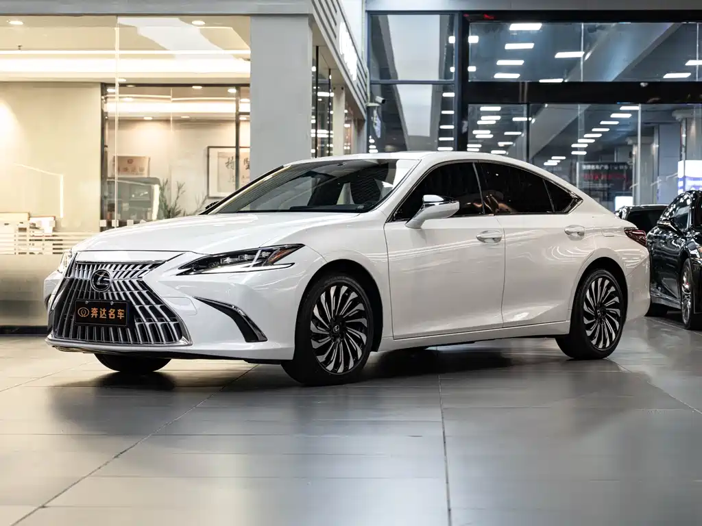 Lexus ES 2024