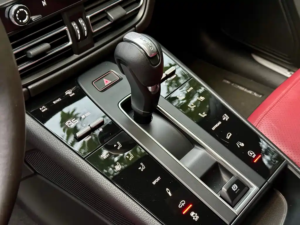 Porsche Macan 2022 — фото 11