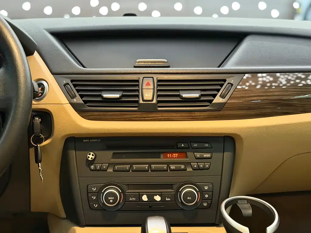 BMW X1 2010 — фото 12