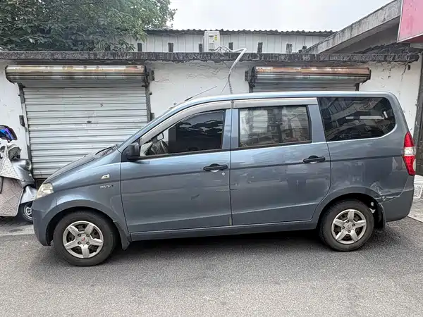 Wuling Hongguang 2013