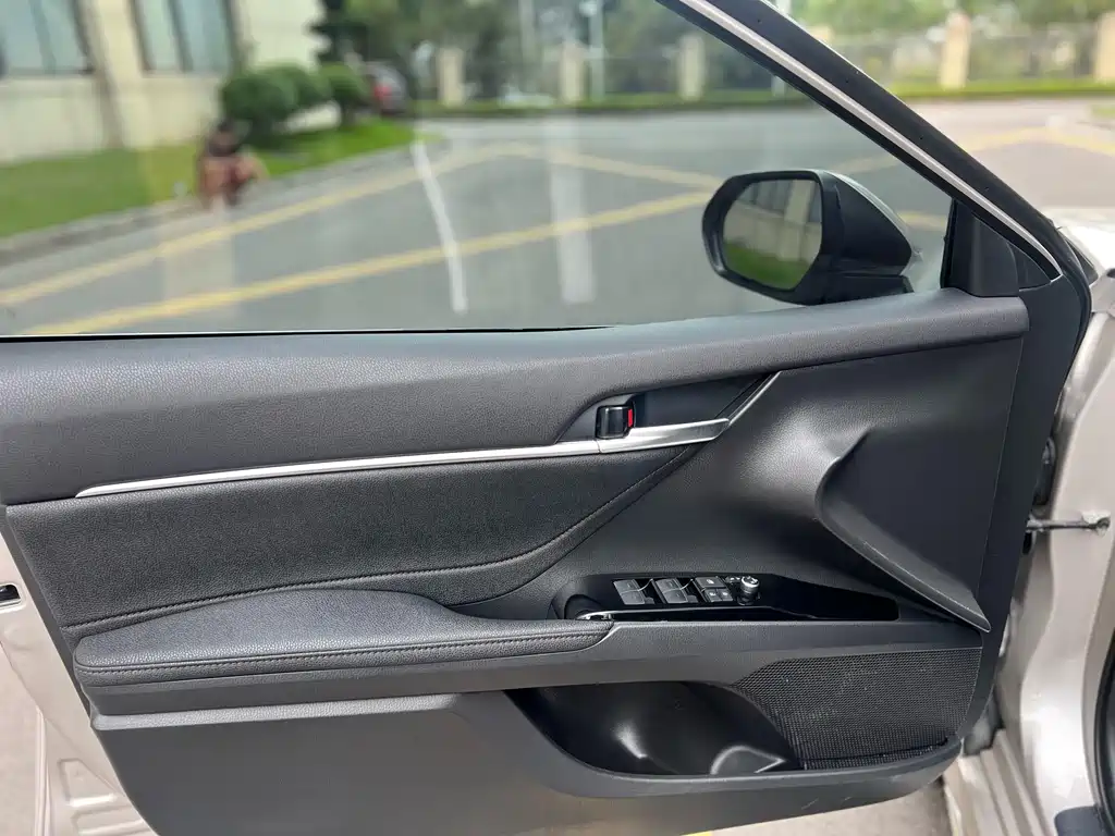 Toyota Camry 2023 — фото 9