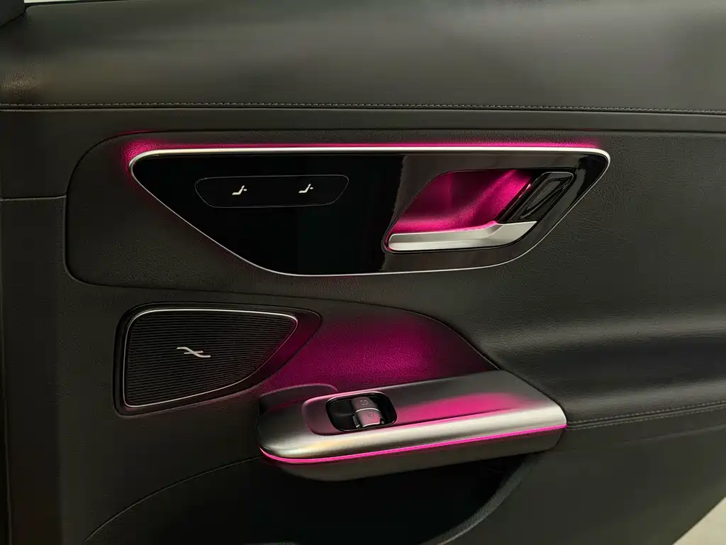 Mercedes-Benz C-Class 2023 — фото 19