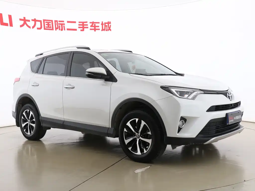 Toyota RAV4 2018 — фото 3