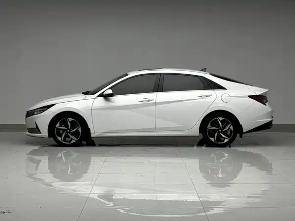 Hyundai Elantra 2023