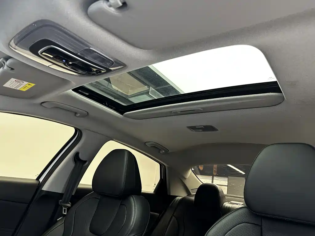 Hyundai Elantra 2023 — фото 10