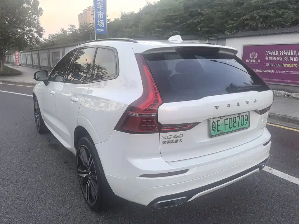 Volvo XC60 Plug-In Hybrid 2021 — фото 5