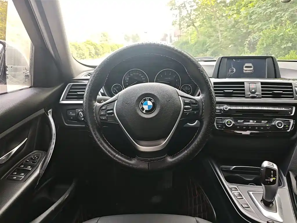 BMW 3 Series 2017 — фото 11