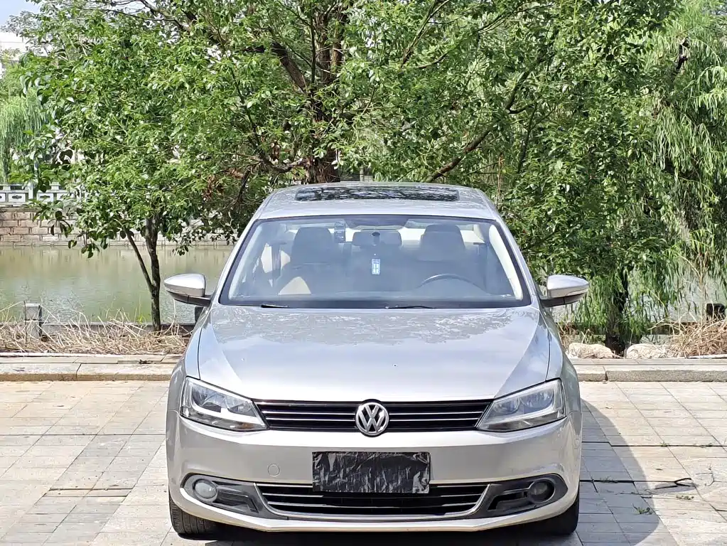 Volkswagen Sagitar 2013