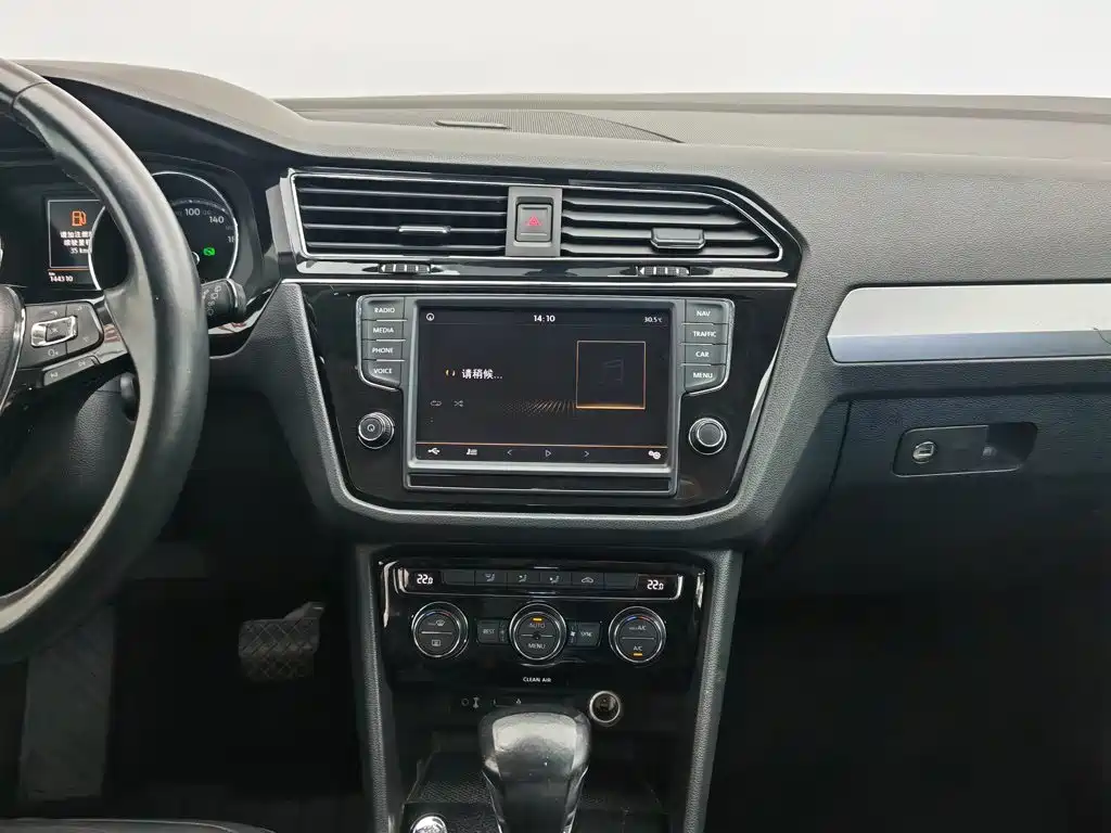 Volkswagen Tiguan L 2017 — фото 12