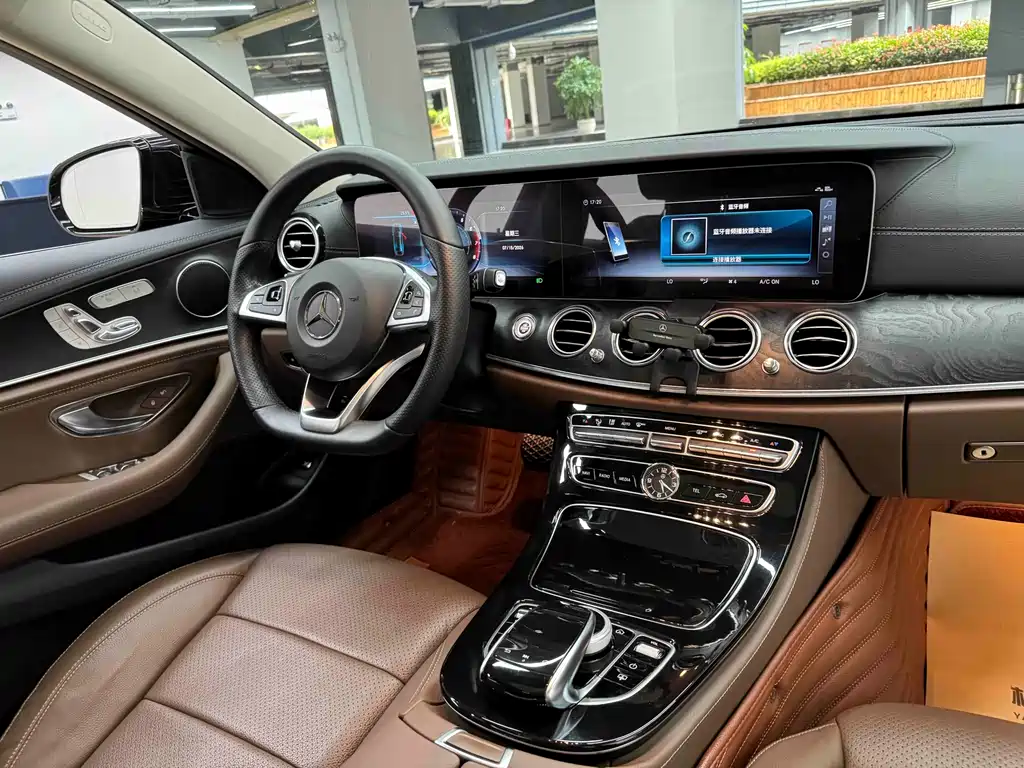 Mercedes-Benz E-Class 2017 — фото 28