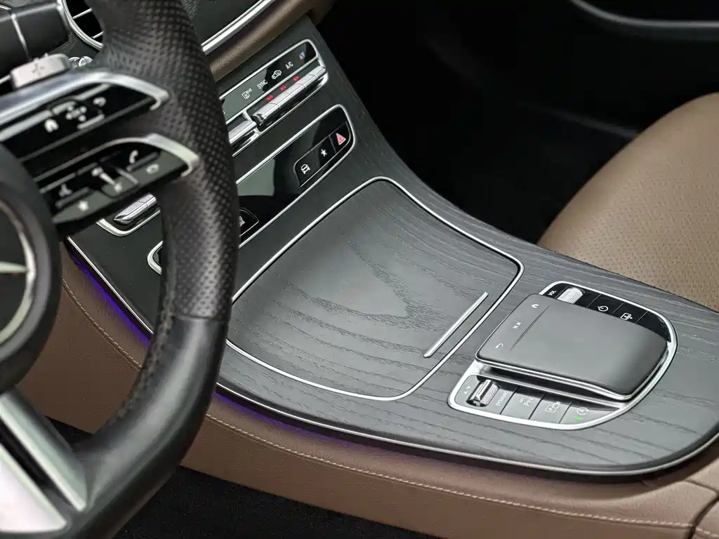 Mercedes-Benz E-Class 2022 — фото 16