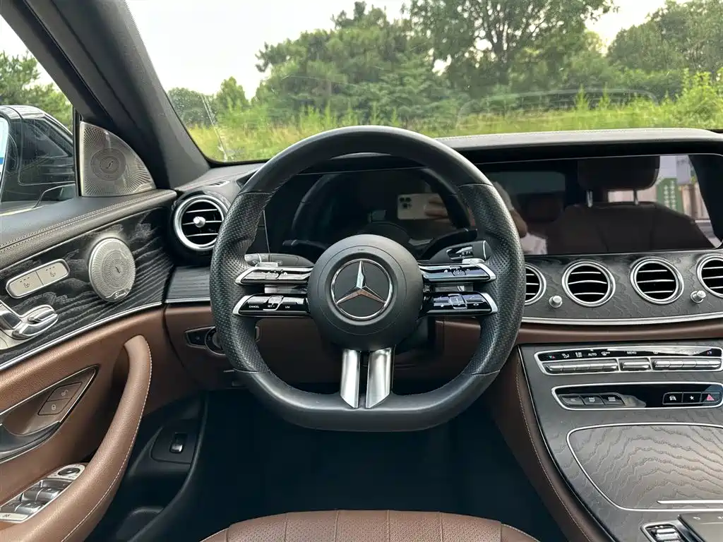 Mercedes-Benz E-Class 2021 — фото 18
