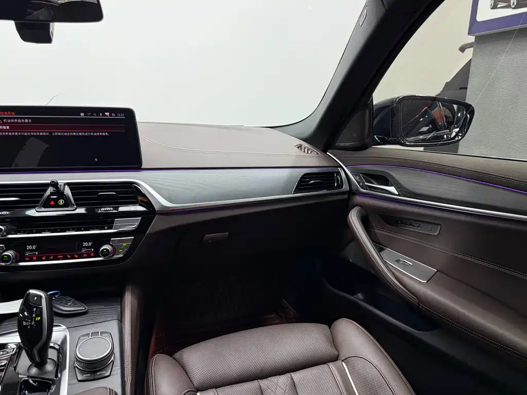 BMW 5 Series 2021 — фото 16
