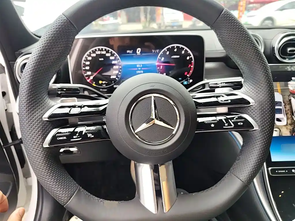 Mercedes-Benz C-Class 2024 — фото 11