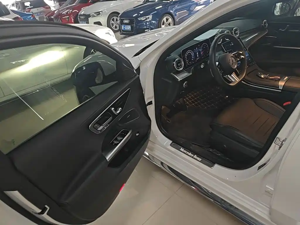 Mercedes-Benz C-Class 2024 — фото 16