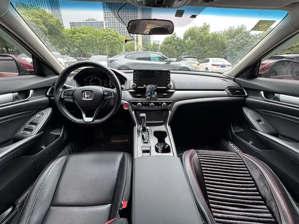 Honda Accord 2018 — фото 8