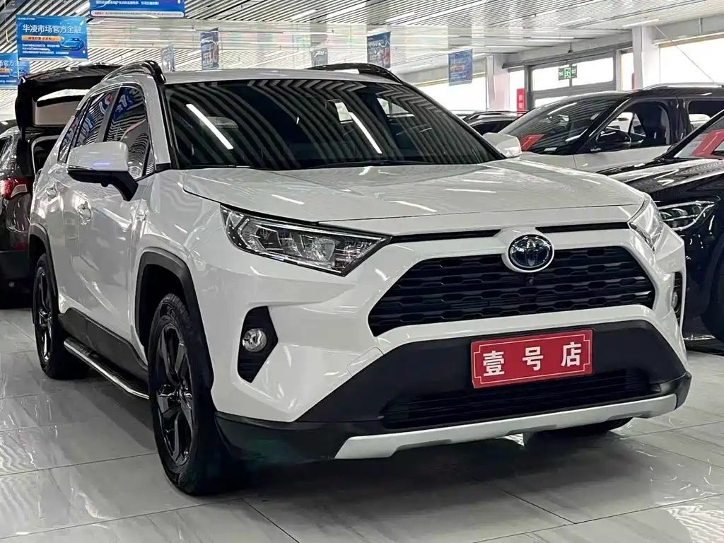 Toyota RAV4 2021 — фото 3