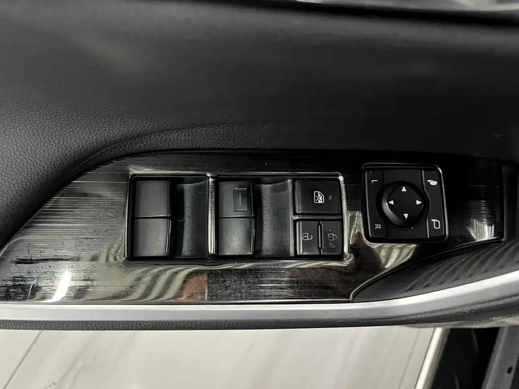 Toyota RAV4 2021 — фото 12