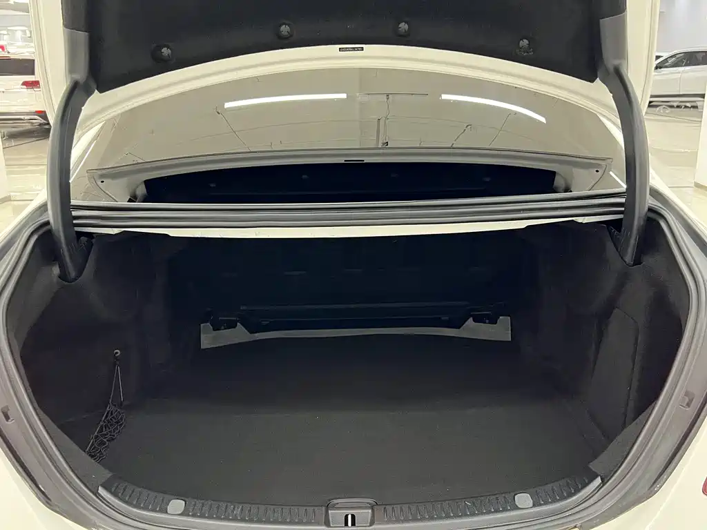 Mercedes-Benz E-Class 2020 — фото 17