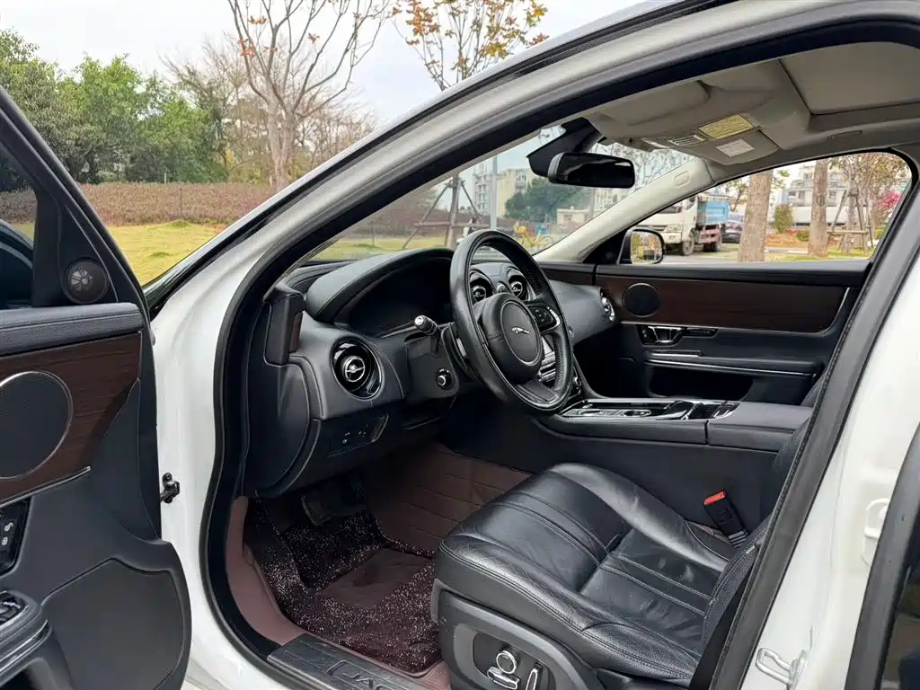 Jaguar XJ 2016