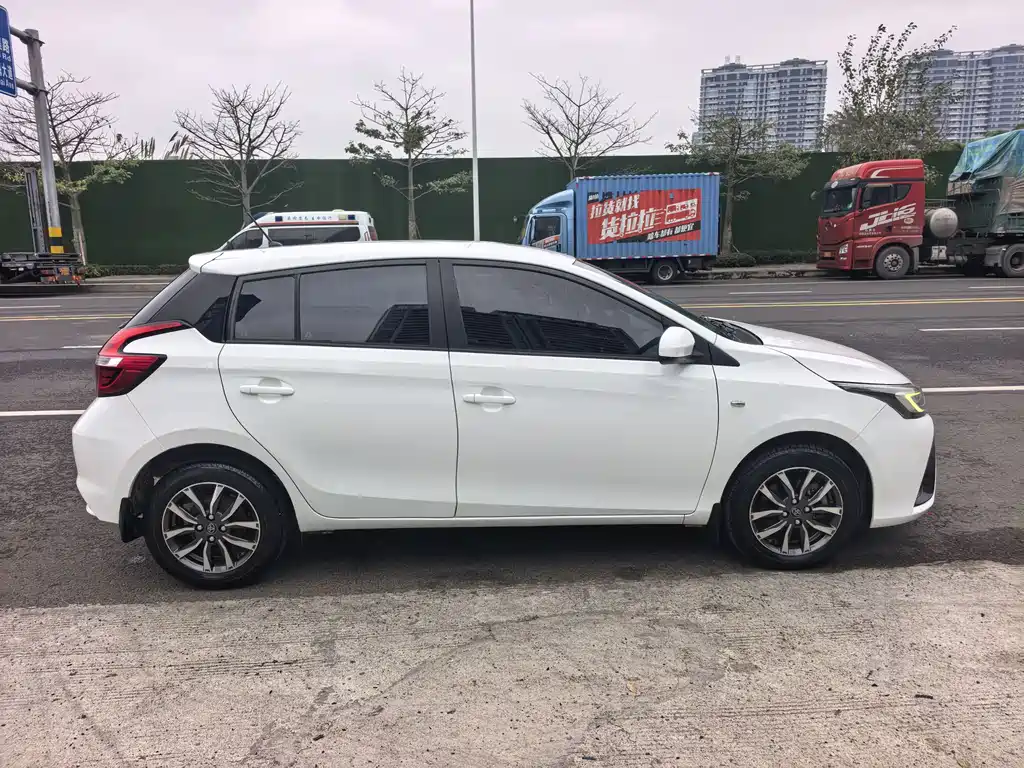 Toyota Yaris L 2020 — фото 4