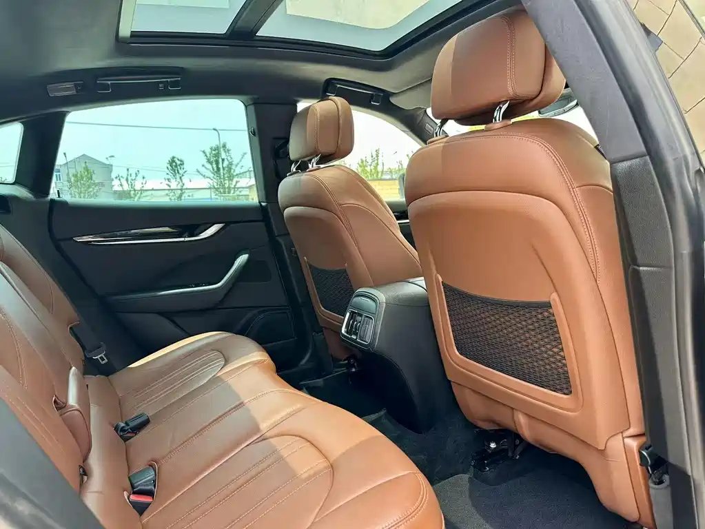 Maserati Levante 2016 — фото 15