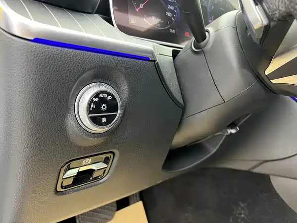 Mercedes-Benz C-Class 2024