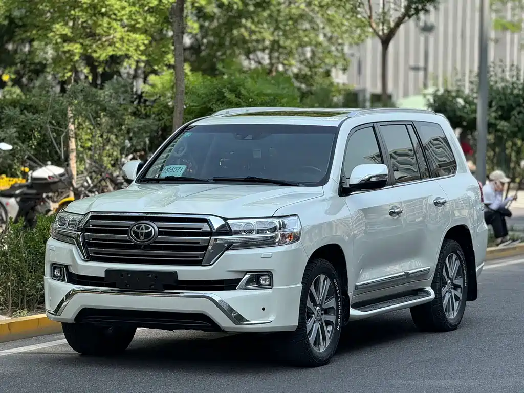 Toyota Land Cruiser 2017 — фото 1