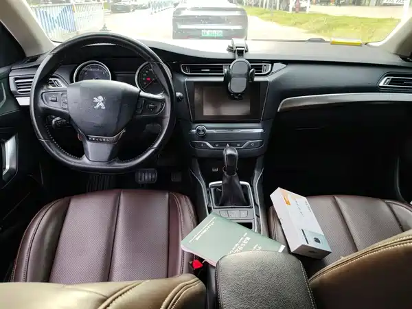 Peugeot 408 2016