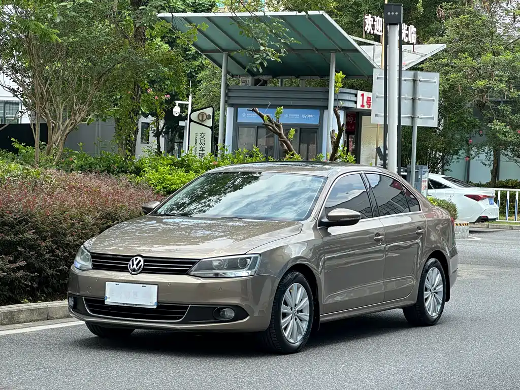 Volkswagen Sagitar 2014