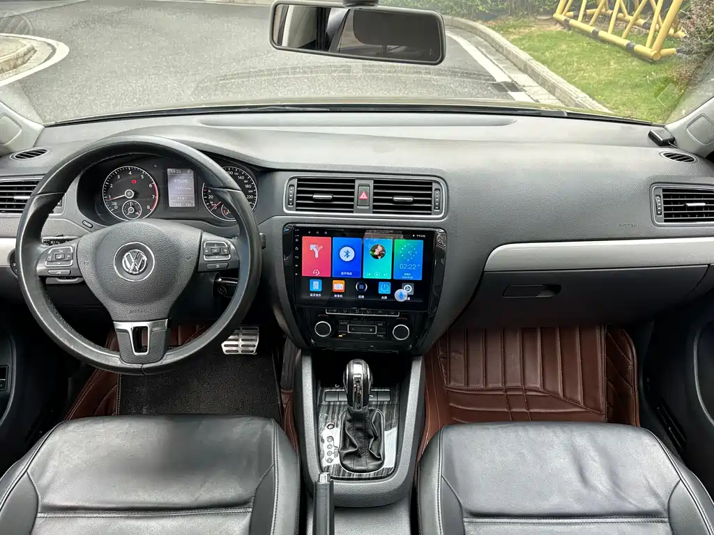 Volkswagen Sagitar 2014