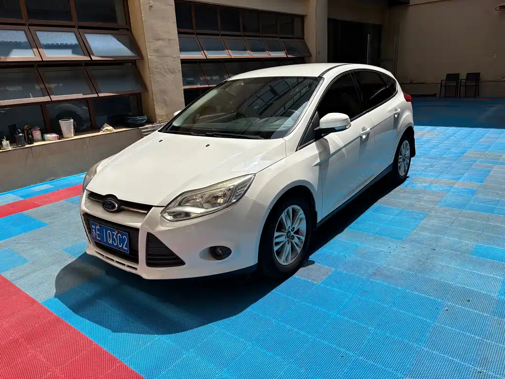 Ford Focus 2015 — фото 1