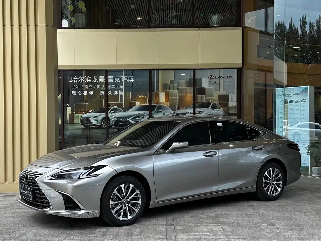 Lexus ES 2025