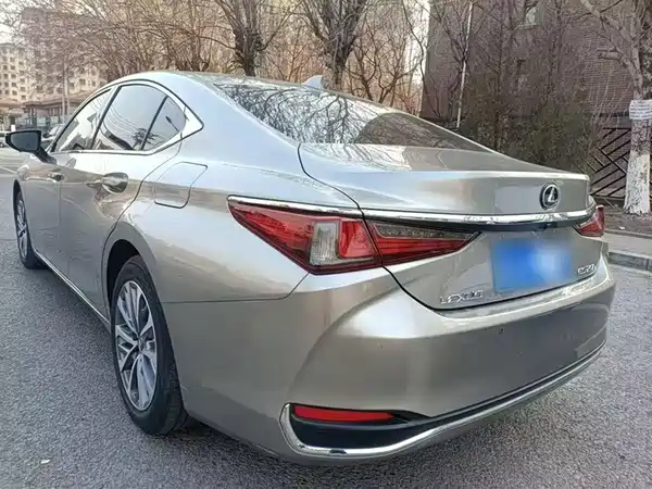 Lexus ES 2021