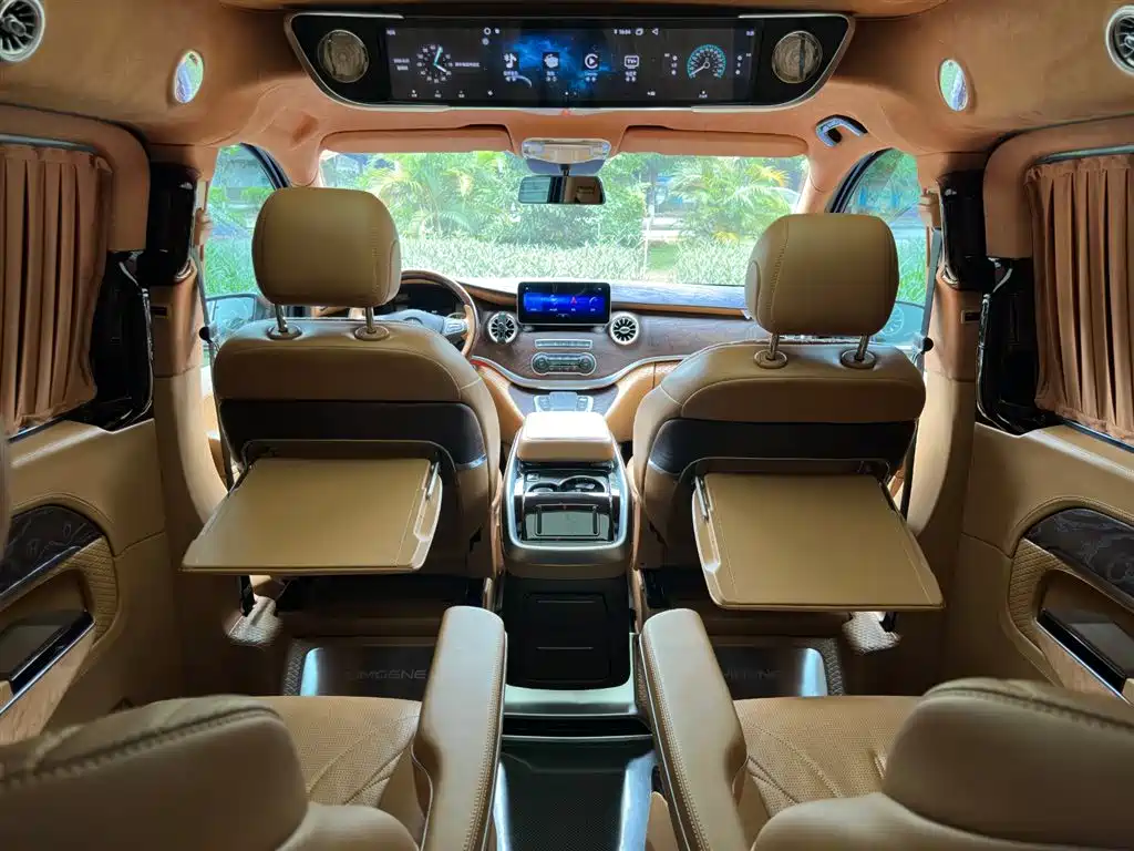 Mercedes-Benz V-Class 2023 — фото 25