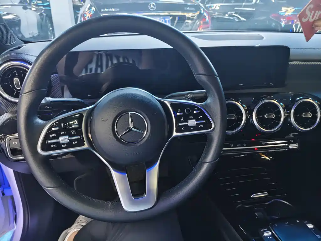 Mercedes-Benz A-Class 2022 — фото 9