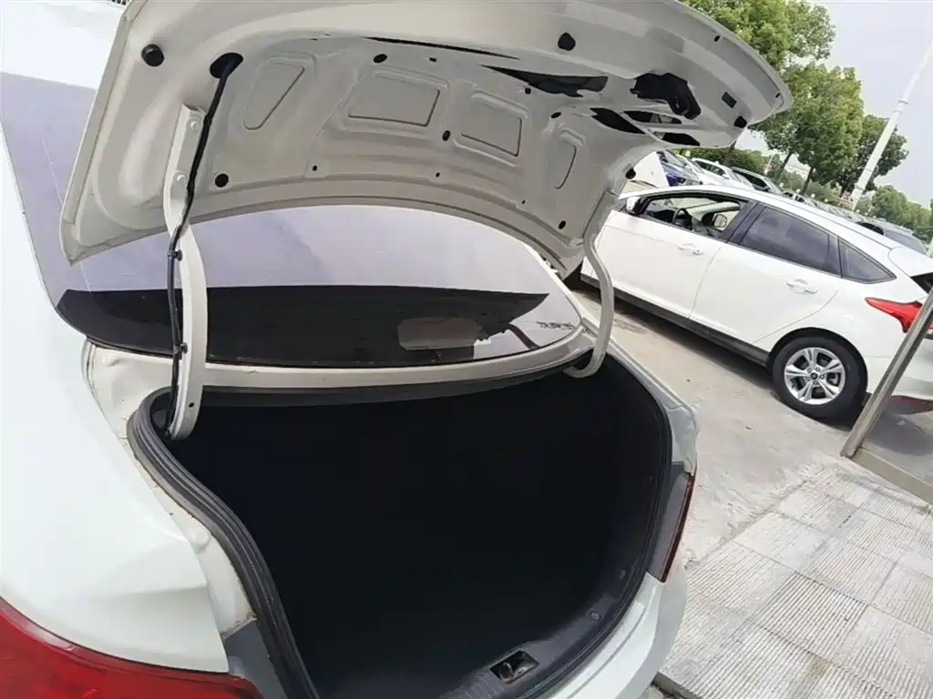 Hyundai Verna 2015 — фото 19