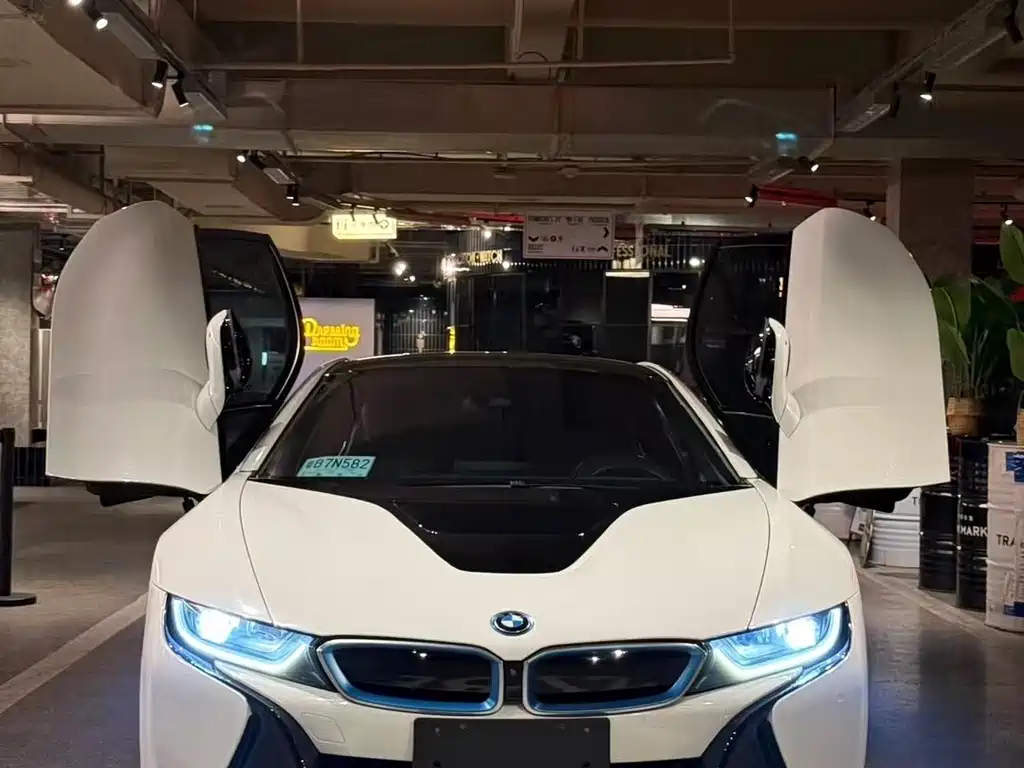 BMW i8 2018 — фото 3
