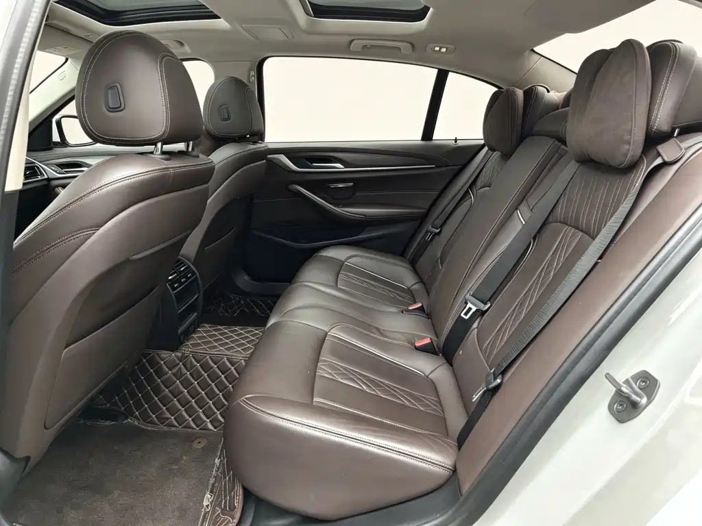 BMW 5 Series 2020 — фото 13