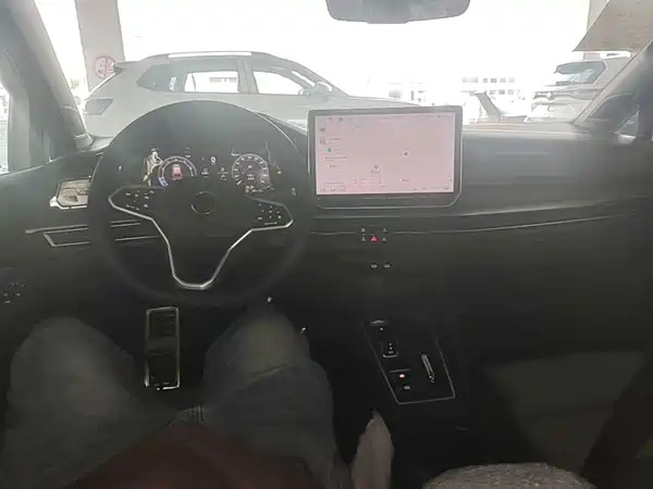 Volkswagen Golf 2025
